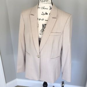 Never worn Tahari Levine blazer w/tags